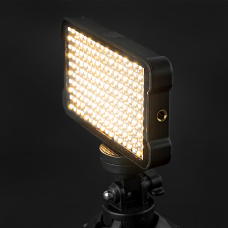 LED lamp set with polarizing filter