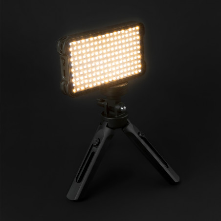 LED lamp set with polarizing filter