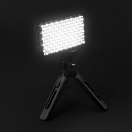 LED lamp set with polarizing filter