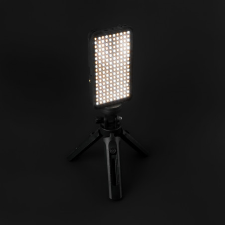 LED lamp set with polarizing filter